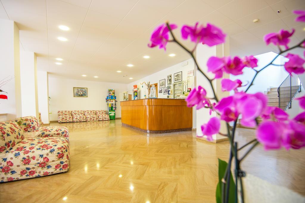 Hotel Venezia Каттолика Экстерьер фото