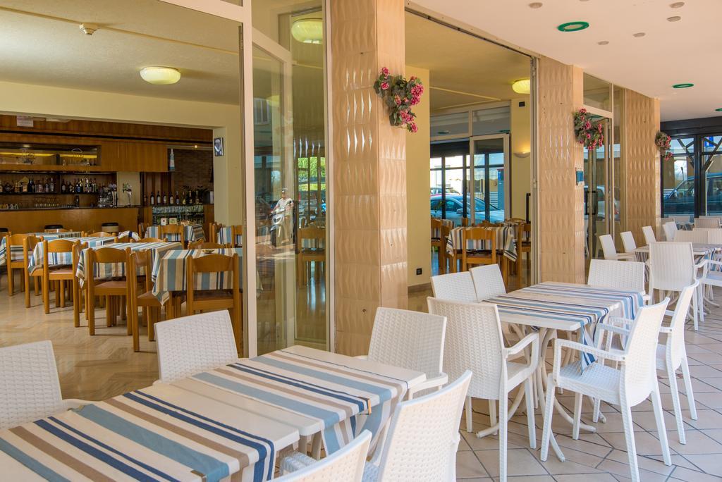 Hotel Venezia Каттолика Экстерьер фото