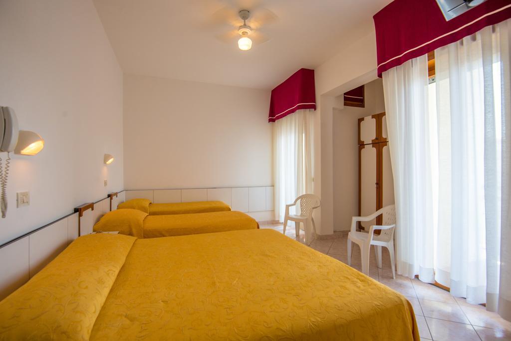 Hotel Venezia Каттолика Экстерьер фото