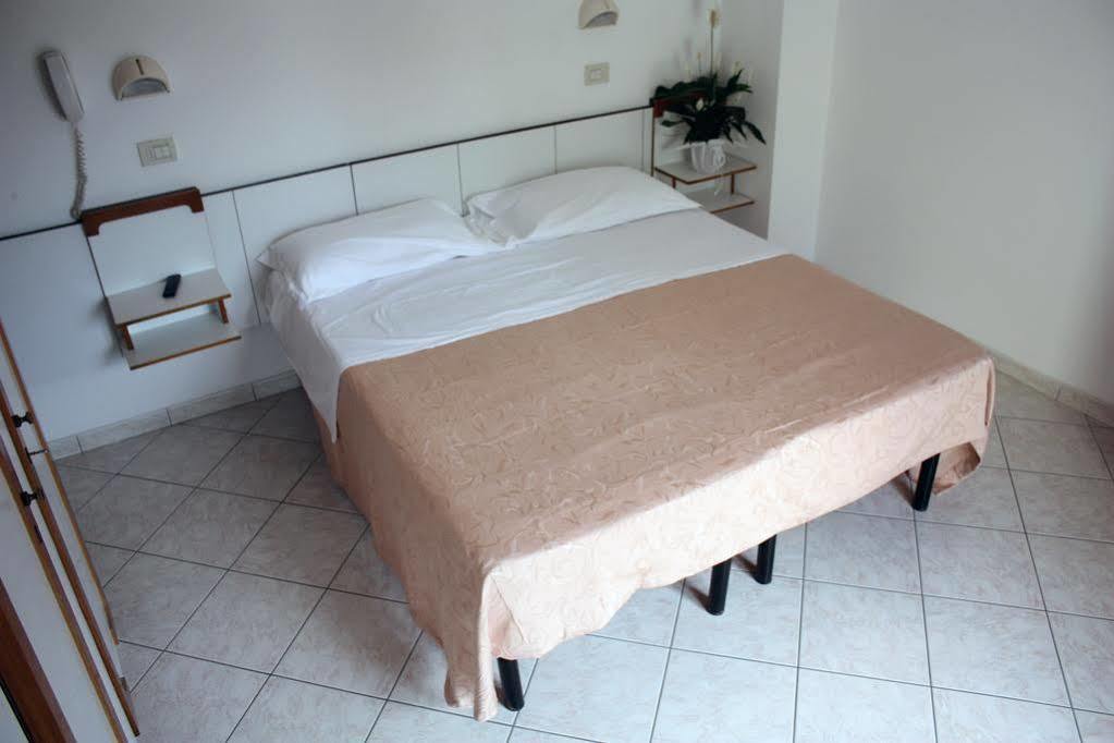 Hotel Venezia Каттолика Экстерьер фото