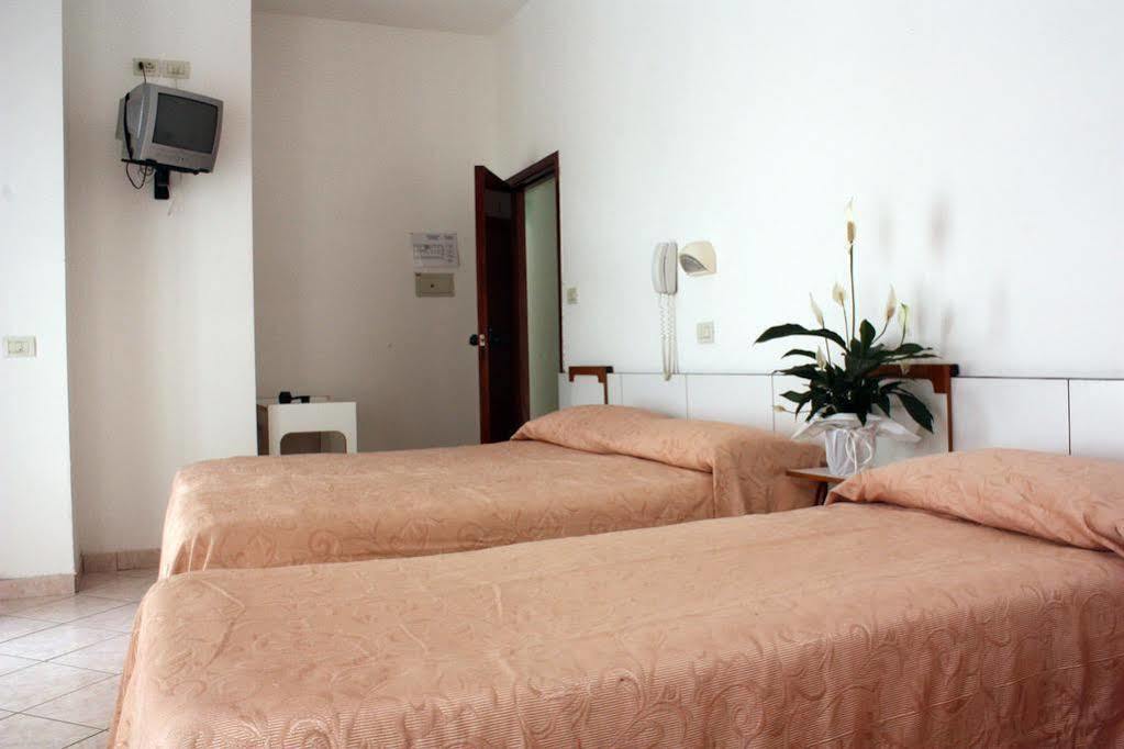 Hotel Venezia Каттолика Экстерьер фото